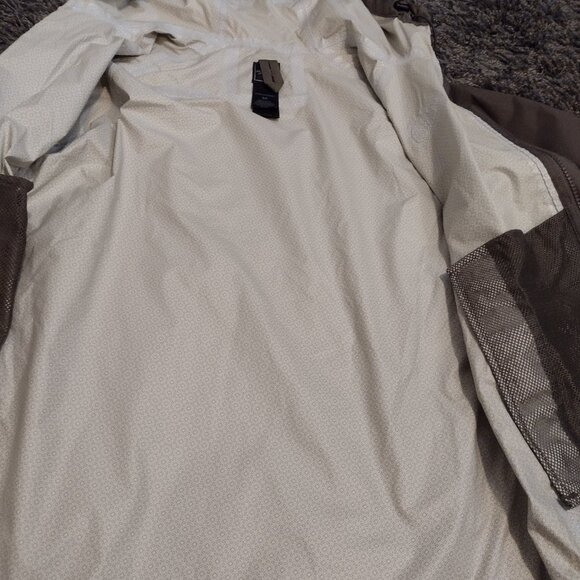 The North Face Women's HyVent 2.5L Waterproof Nylon Jacket - Picture 7 of 12